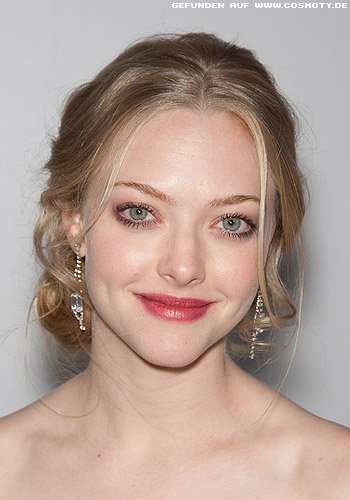 Amanda Seyfried: Romantischer Look aus lose gesteckten Locken