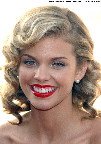 AnnaLynne McCord: Glamour-Wellen in Blond