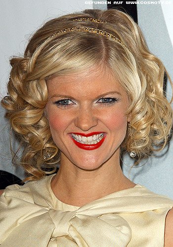 Arden Myrin mit Locken-Bob