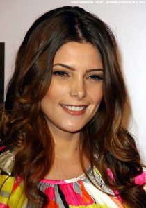 Frisuren Bilder: Ashley Greene: Sanfte Naturwellen zum Mittelscheitel