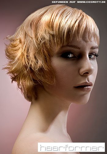 Asymmetrischer Bob-Schnitt für feines Haar