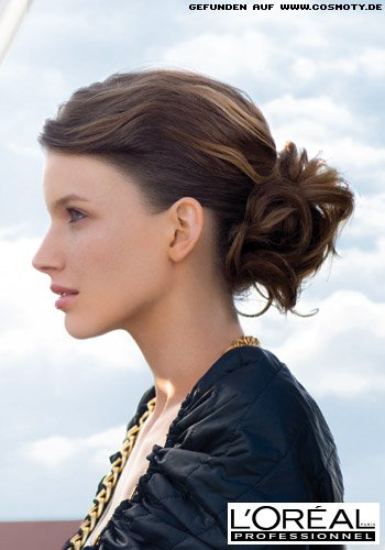 Aus Locken gesteckter Chignon