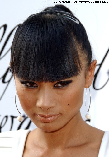 Bai Ling mit streng gebundenem hohen Pferdeschwanz