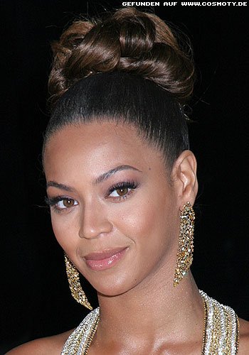 Beyonce Knowles mit extrem hohen Dutt