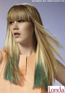 Frisuren Bilder: Blonde Längen mit grün colorierten Spitzen - Frisuren
