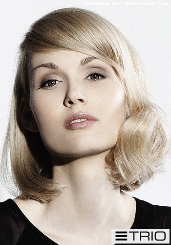 Blonder Bob mit asymetrisch gestylter Welle