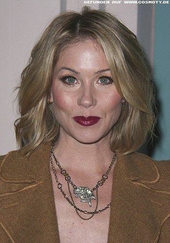 Christina Applegate mit schulterlangem Volumen-Bob