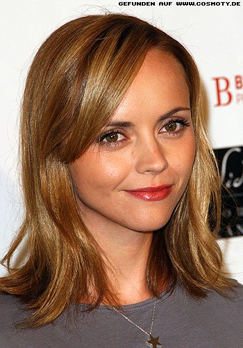 Christina Ricci mit gold-blonden Längen