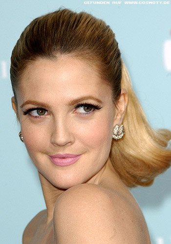 Drew Barrymore mit Ponytail im Fifties-Look