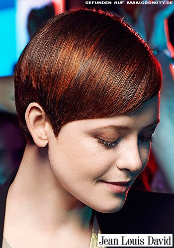 Eleganter, glänzender Sleek-Look für kurzen Pixie