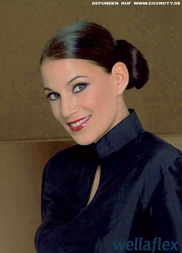 Frisuren Bilder: Eleganter Knoten nach Spanischer Art - Frisuren, Haare