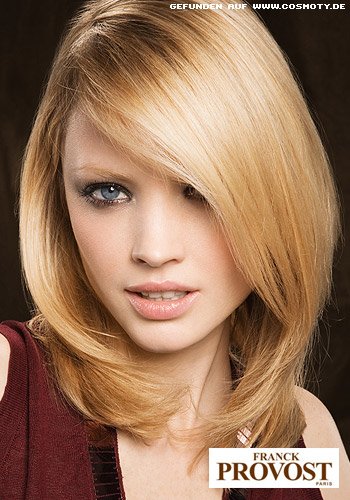 Eleganter Look für leicht nach innen geföhntes Haar