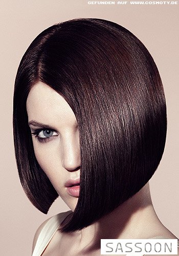 Eleganter Sleek-Bob mit Seitenscheitel