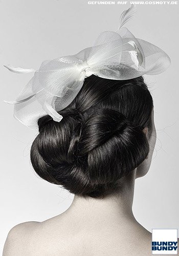 Elegant gesteckter Chignon aus Haarschlaufen