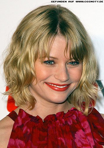 Emilie de Ravin mit leicht gewelltem Bob