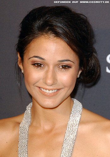 Emmanuelle Chriqui mit seitlichem Chignon