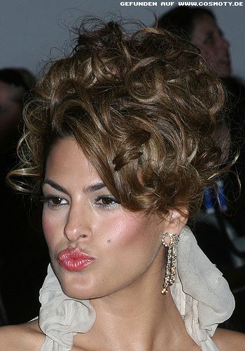 Eva Mendes mit opulenter Hochsteckfrisur