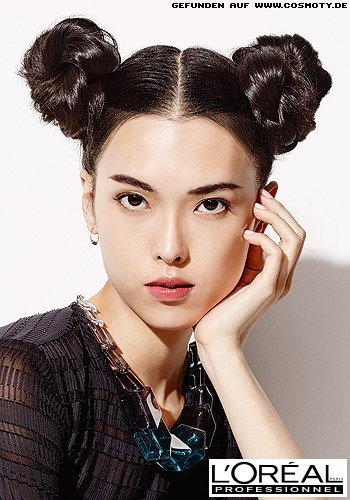 Geflochtener Doppel-Chignon erinnert an Minnie Maus