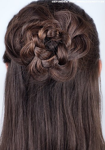 Geflochtene Rosette zum offenen Haar