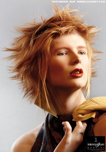 Gestufter Short-Cut im Out-of-Bed Look