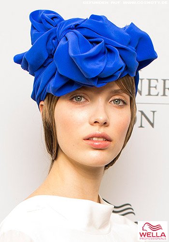 Großes Samt-Haarband als Turban zum Haar im Wet-Look