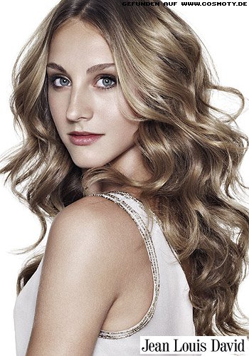 Großzügige Wellen in kühlem Blond