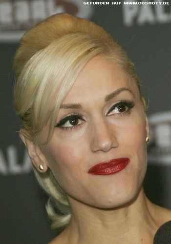 Gwen Stefani mit aufwändig gestylten Pferdeschwanz