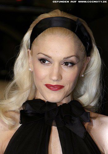 Gwen Stefani mit breitem Haarband