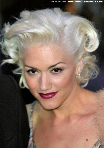 Gwen Stefani mit Glamour-Look in extravaganter Farbe