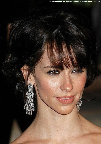 Jennifer Love Hewitt mit kurzem Volumen-Bob