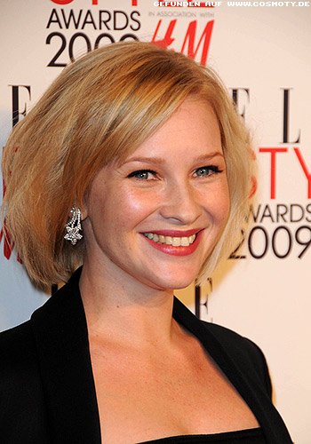 Joanna Page: Kinnlanger Bob mit viel Volumen