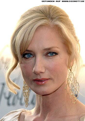 Joely Richardson: Klassische Hochsteckfrisur mit Pony