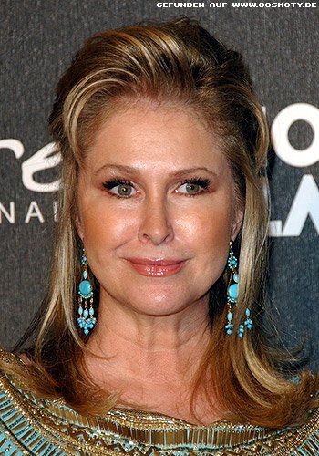 Kathy Hilton: Halb gesteckte Haare zur Pony-Tolle