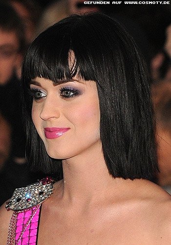 Katy Perry: Kinnlanger Bob mit strengen Konturen