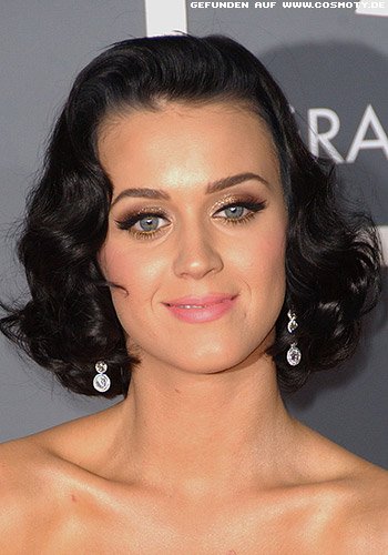 Katy Perry mit Wellen-Bob im Retro-Look