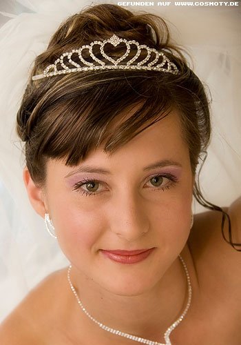 Klassischer Dutt mit Diadem