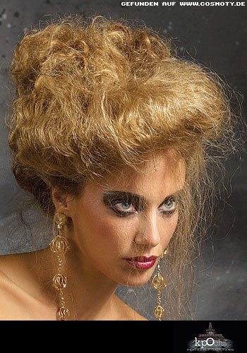 Kleine Locken wild gesteckt