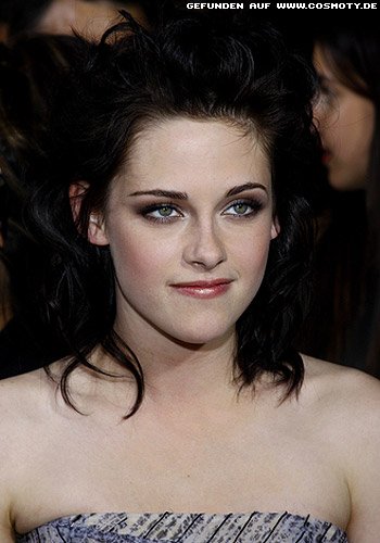 Kristen Stewart mit rockig definierten Glamour-Stufenschnitt