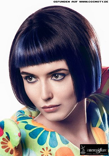 Kurzer Bob mit geradem Pony im Sleek-Look