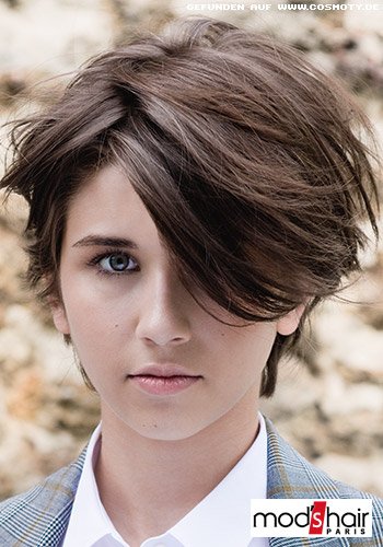 Kurzer Stufenschnitt im natürlichen Look