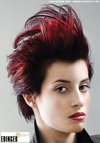 Kurzer Stufenschnitt mit leichtem Punk-Styling