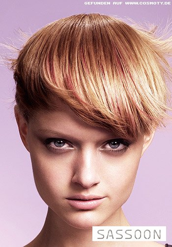 Kurzes Haar mit asymetrischem Pony