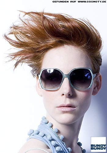 Kurzhaarschnitt mit Wind-Stoß-Styling