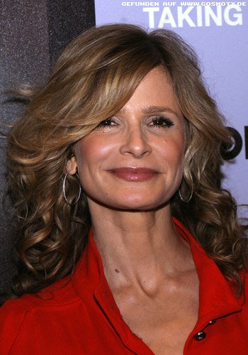 Kyra Sedgwick mit femininen Locken