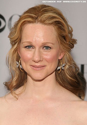 Laura Linney mit halb gesteckten Längen