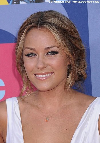 Lauren Conrad mit locken eingeschlagenen Längen