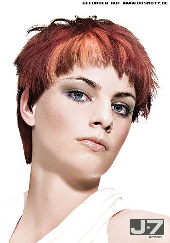 Locker gestylter Short-Cut in leuchtendem Rot