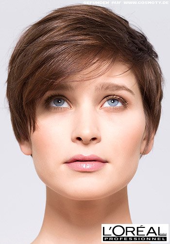 Lockerleichter Pixie-Cut mit zur Seite gestyltem Pony