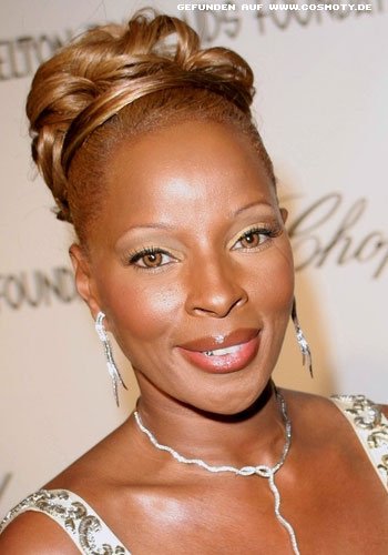 Mary J. Blige: Kunstvoll aber streng gesteckte Locken