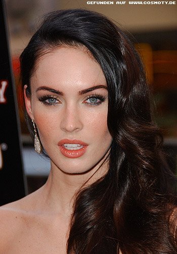 Megan Fox mit asymetrischen Glamour-Wellen